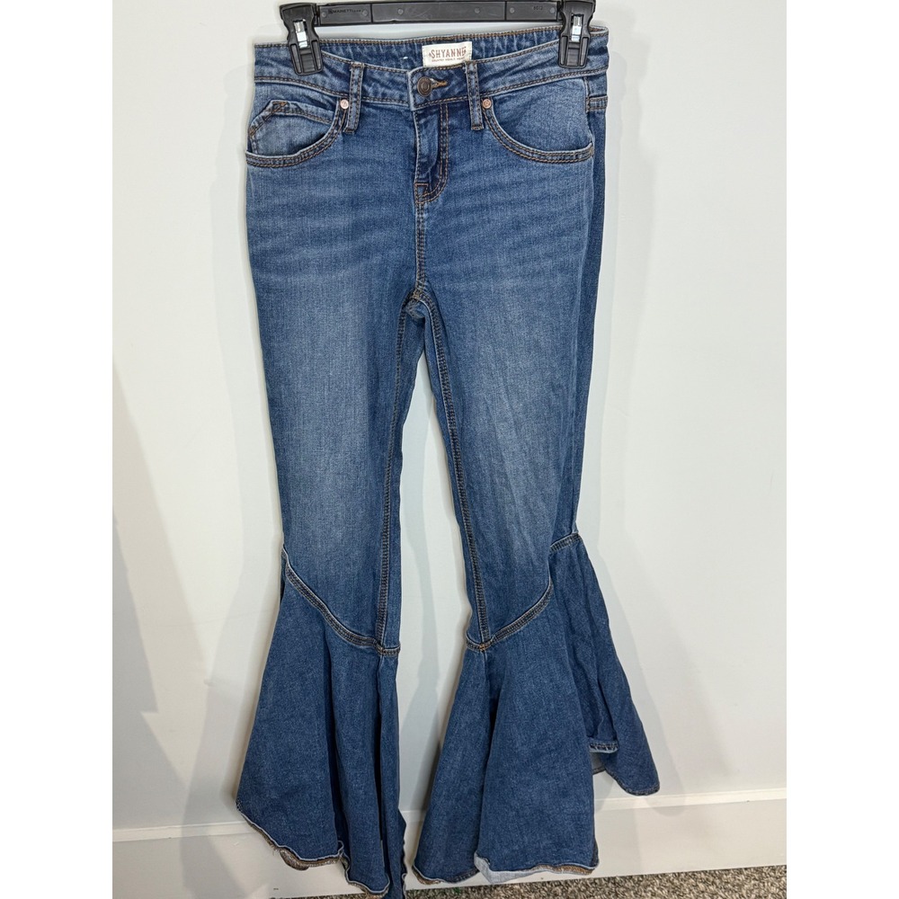 Shyanne Women's Blue Denim Bell Bottom Ruffle Hem Jeans Size 27